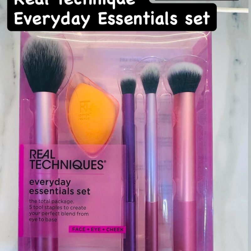 real techniques everyday essentias set