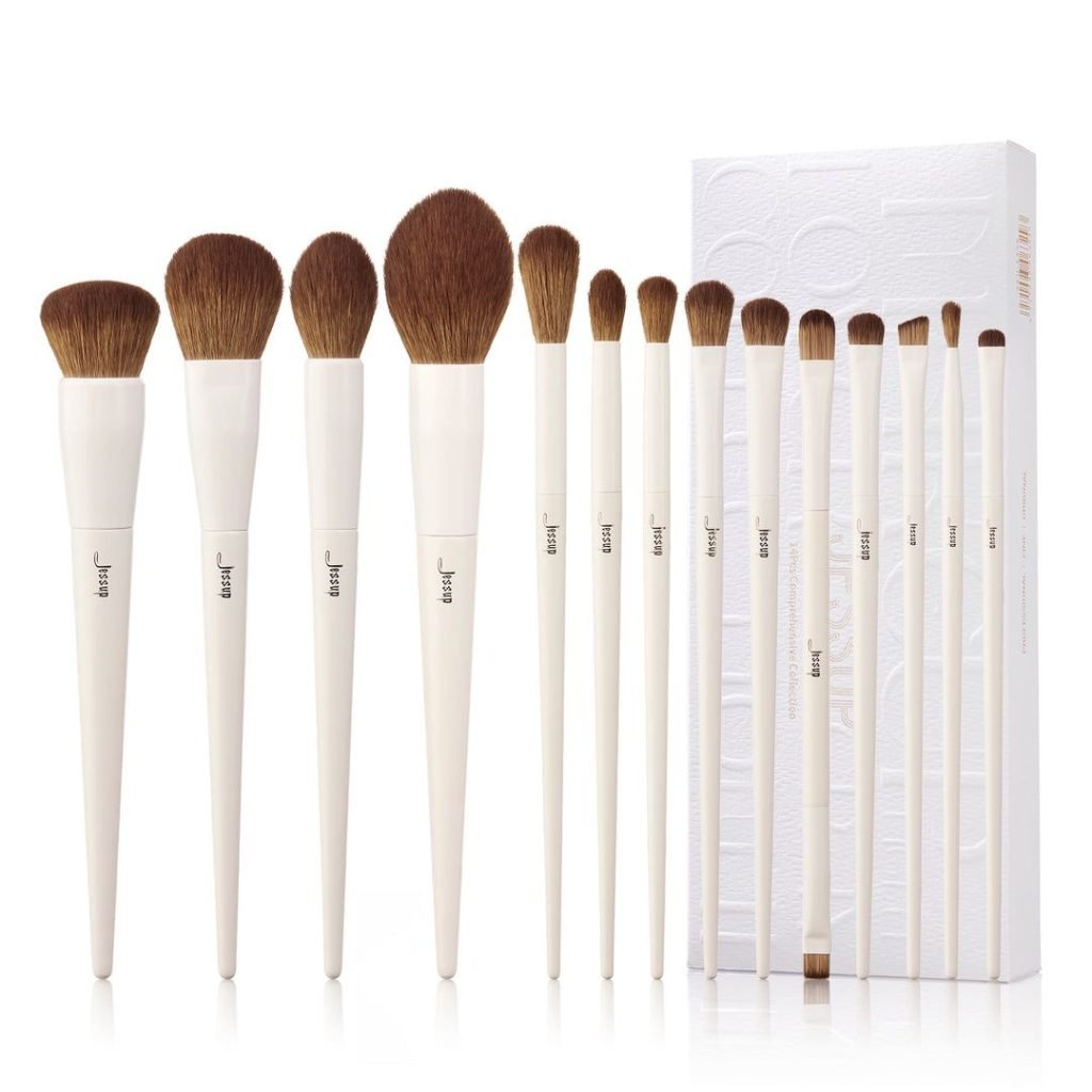brush set & tools in aashu cosmetix